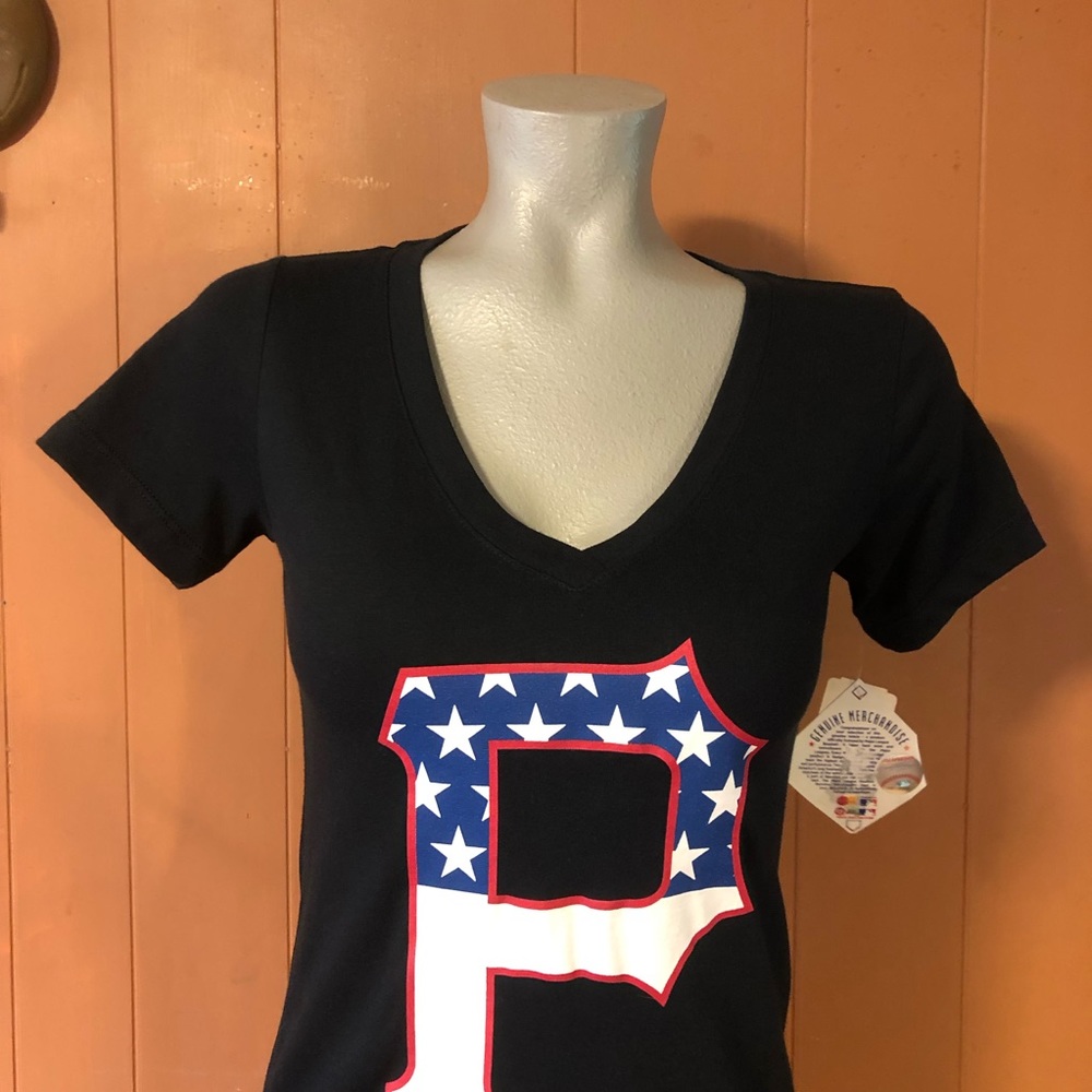 NWT MLB Pittsburgh Pirates V-Neck Logo Tee, Small - Picture 4 of 8